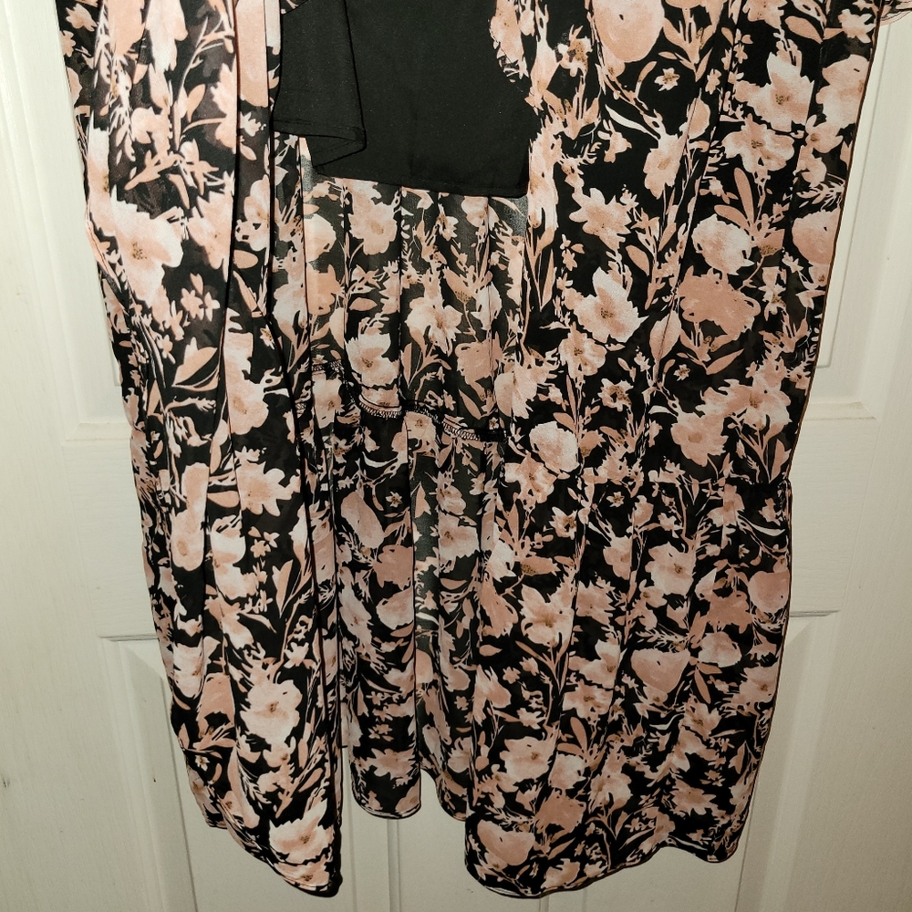 Floral Black & Tan Dress - Picture 7 of 7